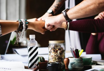 Het ontleden van teamdynamiek: hoe teamuitjes de onderlinge relaties versterken